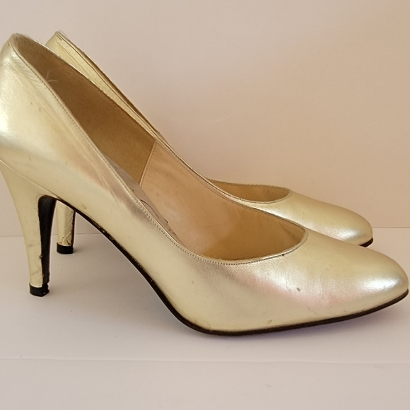 Loretta lynn double signed stage shoes with coa also signed by her. - Picture 5 of 9